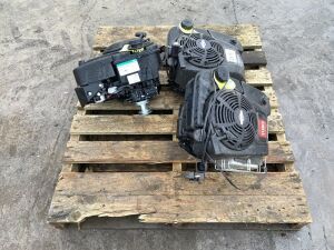 UNUSED 3x Briggs & Stratton 223cc 6.5HP Toro 1000 Series Engines c/w Electric Stop/Start