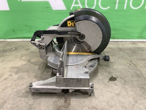 UNRESERVED DeWalt DW704 Chopsaw c/w Blade