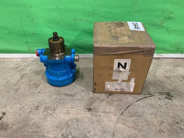 UNRESERVED 2 x New Hydraulic Motors