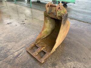 UNRESERVED 2Ft Digging Bucket c/w Toe Plate