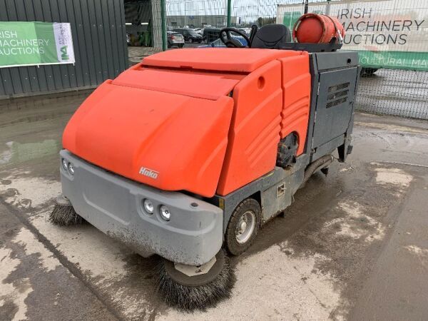 2012 Hakomatic 1800LPG Gas Powered Ride On Scrubber/Sweeper Dryer