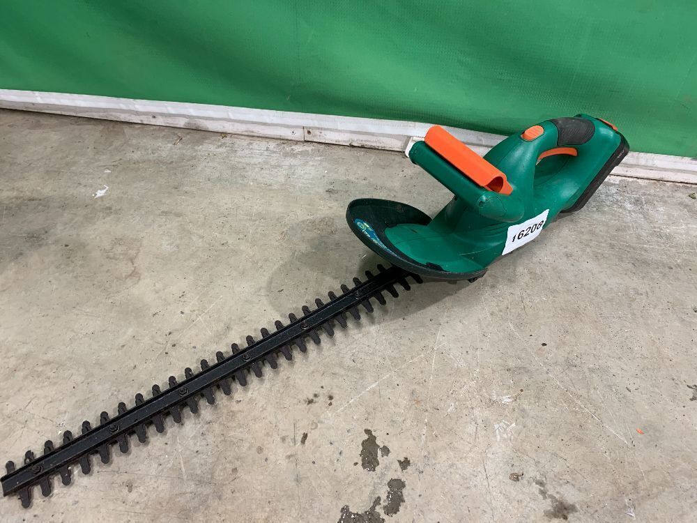 UNRESERVED Black Decker 500W Hedge Clippers TIMED AUCTION DAY