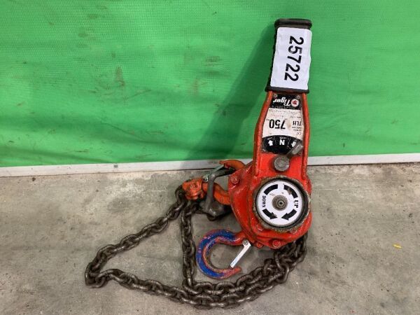 UNRESERVED Tiger 750KG Lever Chain Hoist