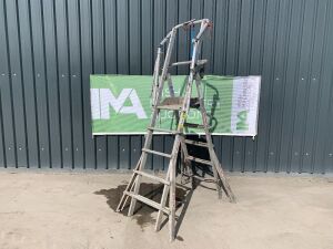 2M Podium Ladder