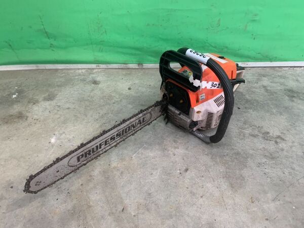 UNRESERVED Orange 5200A Chainsaw