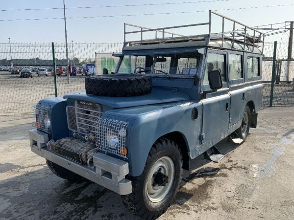 1960 Landrover 109 Safari Edition Series 3 12 Seater