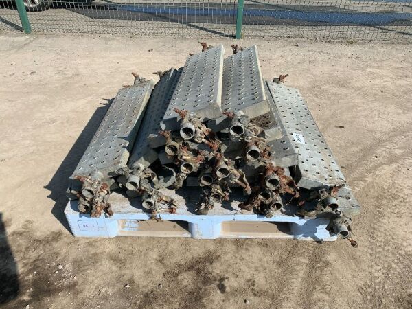 UNRESERVED 17 x Steel Steps For Ladder