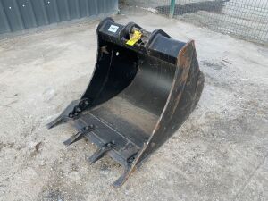 NEW/UNUSED Miller 30" Digging Bucket With Teeth (50mm Pins - 6T-9T)