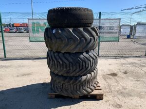 UNRESERVED 2 x 550/60/22.5 - 18/22.5 - 15/70/18 Tyres