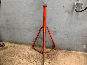 UNRESERVED Axel Stand