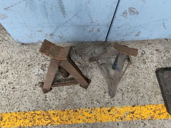 UNRESERVED 2 x Axel Stands