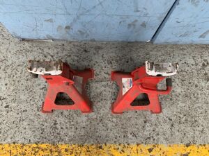 UNRESERVED 2 x Axel Stands