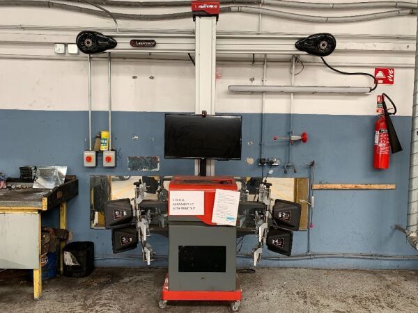 UNRESERVED 2016 Laurence RS-8 Wheel Aligner Machine with Hardware