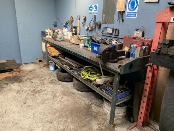 UNRESERVED Work Bench c/w Vice and Metabo Mounted Bench Grinder