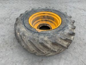 UNRESERVED 2 x JCB 3CX Wheels & Tyres