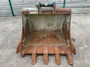 UNRESERVED 3.5FT Digging Bucket (60mm Pins)