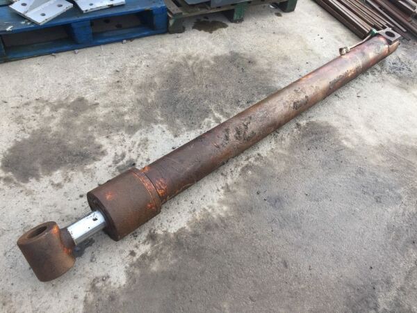 Large Hydraulic Ram