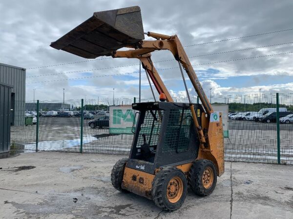 2008 Case 420 Skidsteer c/w Bucket & Hydraulic Connections