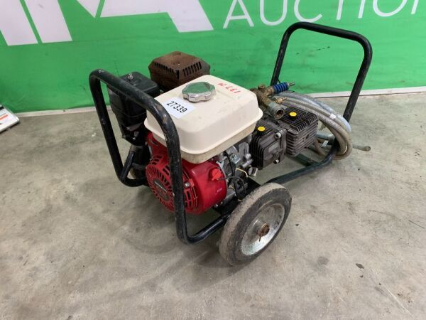 UNRESERVED Portable Petrol Power Washer