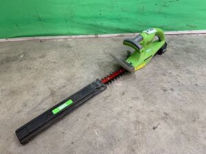 Cutting Edge 18V Hedge Trimmer