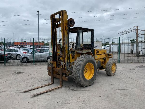 UNRESERVED JCB 926 Rough Terrain 4WD Forklift c/w Forks