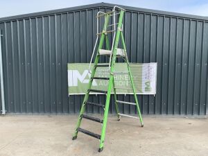 UNRESERVED Little Giant 7 Rung Platform Ladder