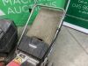 UNRESERVED Honda HR194 Petrol Lawnmower & Qualcast Mower - 4