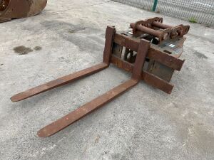 2011 Dromone Excavator Pallet Forks - 10T-16T (65mm)