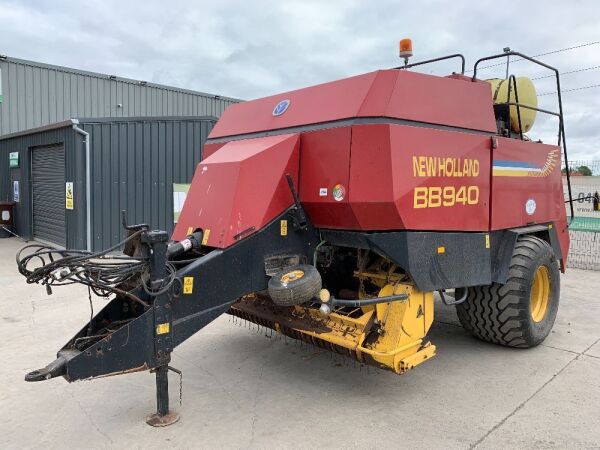 2003 New Holland BB940 Square Baler