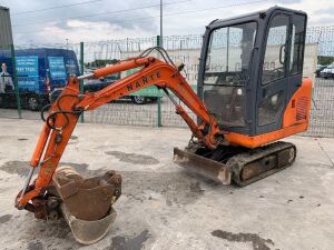 1.8T Mini Excavator c/w 3 x Buckets