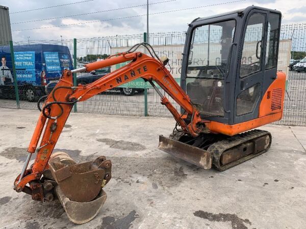 1.8T Mini Excavator c/w 3 x Buckets