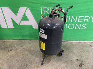 UNRESERVED Switzer 20 Gallon Sand Blasting Pot