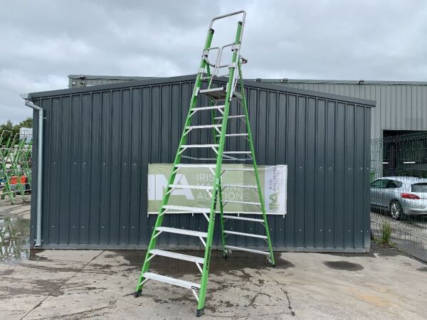 UNRESERVED Little Giant 4.4M 10 Step Fibreglass Podum Ladder