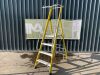 UNRESERVED Clow 1.13M 4 Step Fibreglass Platform Ladder