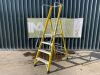 UNRESERVED Clow 1.13M 4 Step Fibreglass Platform Ladder