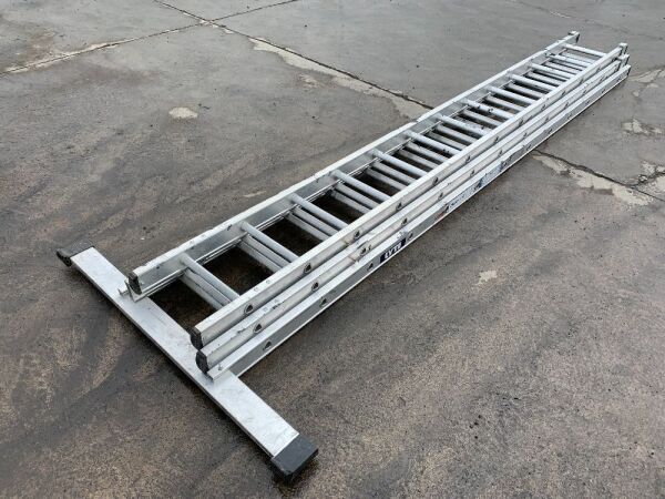UNRESERVED Lyte 3 Stage 8.9M Aluminium Extension Ladder