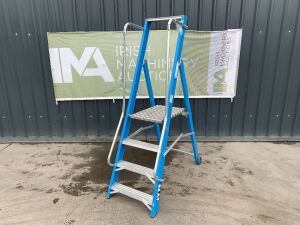 UNRESERVED Lyte 1.84M 4 Step Fibreglass Platform Stepladder