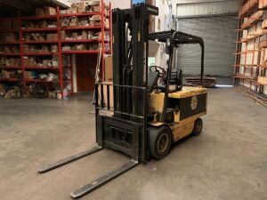 Daewoo B30S 3T Electric Forklift c/w 3 Stage Mast & Side Shift