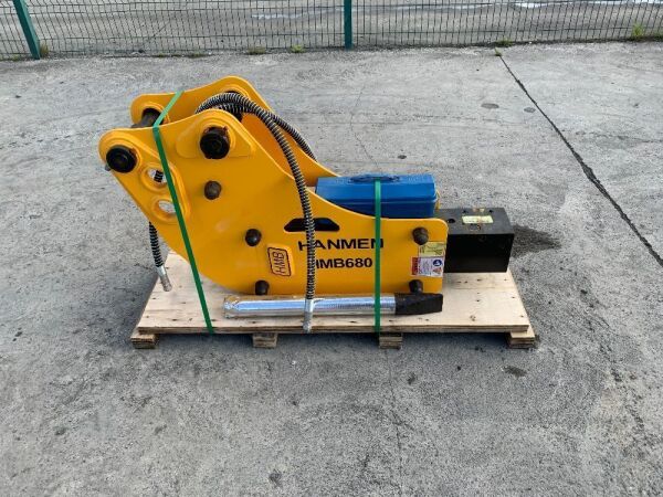 UNUSED Hanmen HMB680 Hydraulic Breaker c/w Chisel & Pipes