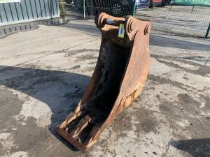 18" Digging Bucket c/w Toe Plate To Suit 10T-14T
