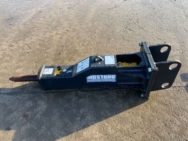 UNUSED 2020 Mustang HM150 Breaker c/w Chisel