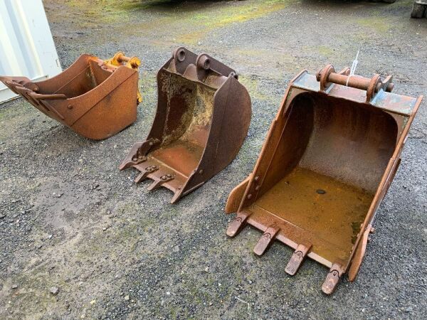 UNRESERVED 3 x 2FT Digging Buckets (45mm & 2 x 50mm)