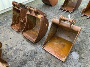 UNRESERVED 3 x Excavator Buckets (1.5ft - 40mm) (2 x 2ft - 45mm)