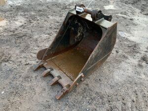 UNRESERVED 2.5FT Digging Bucket (50mm Pins)