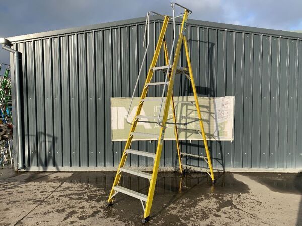 UNRESERVED Clow 8 Step 2.24M Podium Ladder