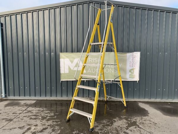 UNRESERVED Clow 7 Step 1.96M Podium Ladder