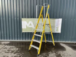 UNRESERVED Clow 5 Step 1.39M Podium Ladder