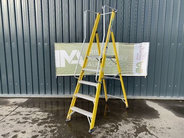 UNRESERVED Clow 5 Step 1.39M Podium Ladder