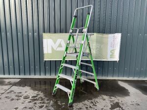 UNRESERVED Little Giant 4 Step 2.6M Podium Ladder