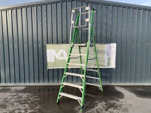 UNRESERVED Little Giant 6 Step 3.2M Podium Ladder